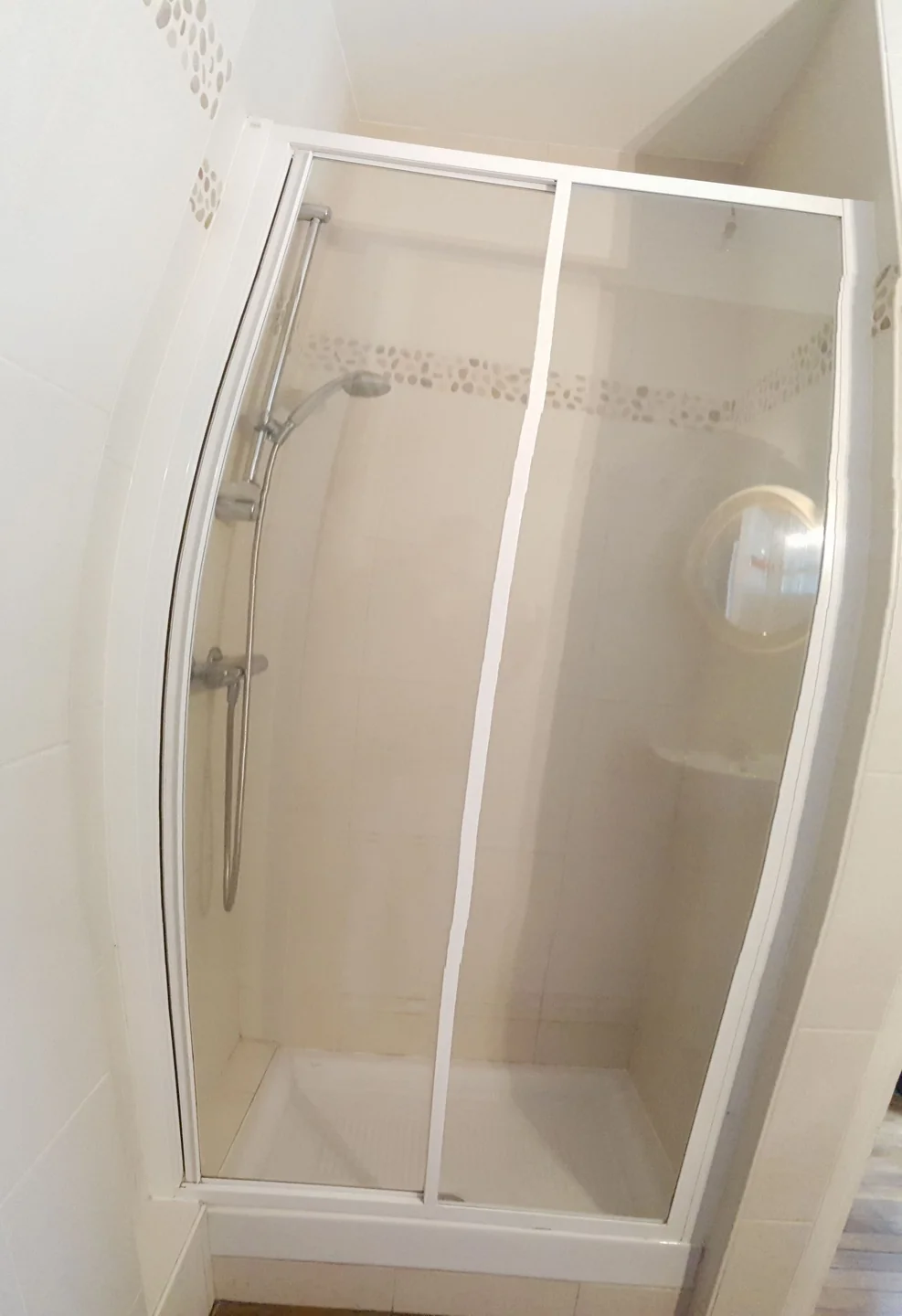 Avril 2019 : la salle d’eau avant ma rénovation.